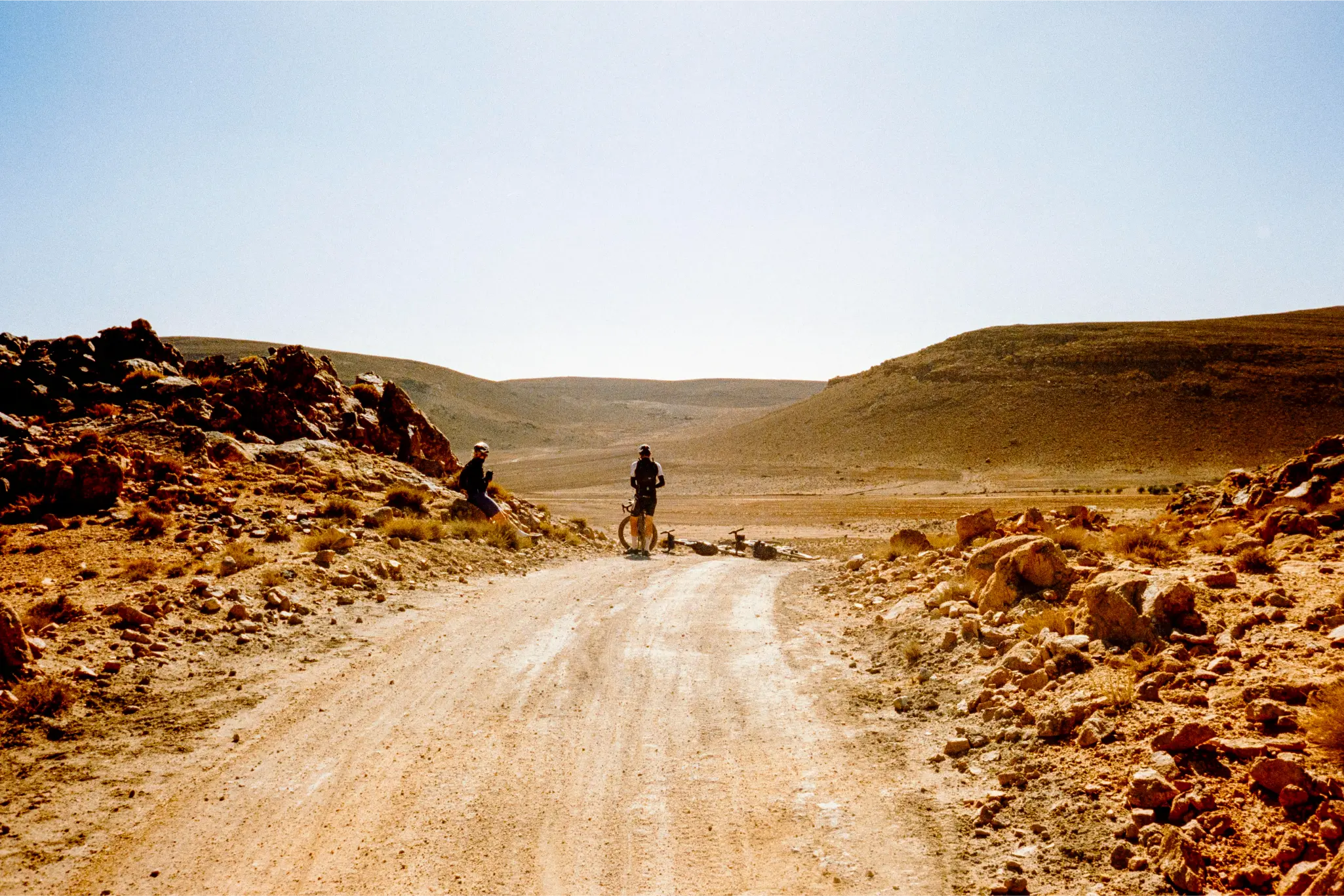 Lunch break in the middle of nowhere — roadside eating