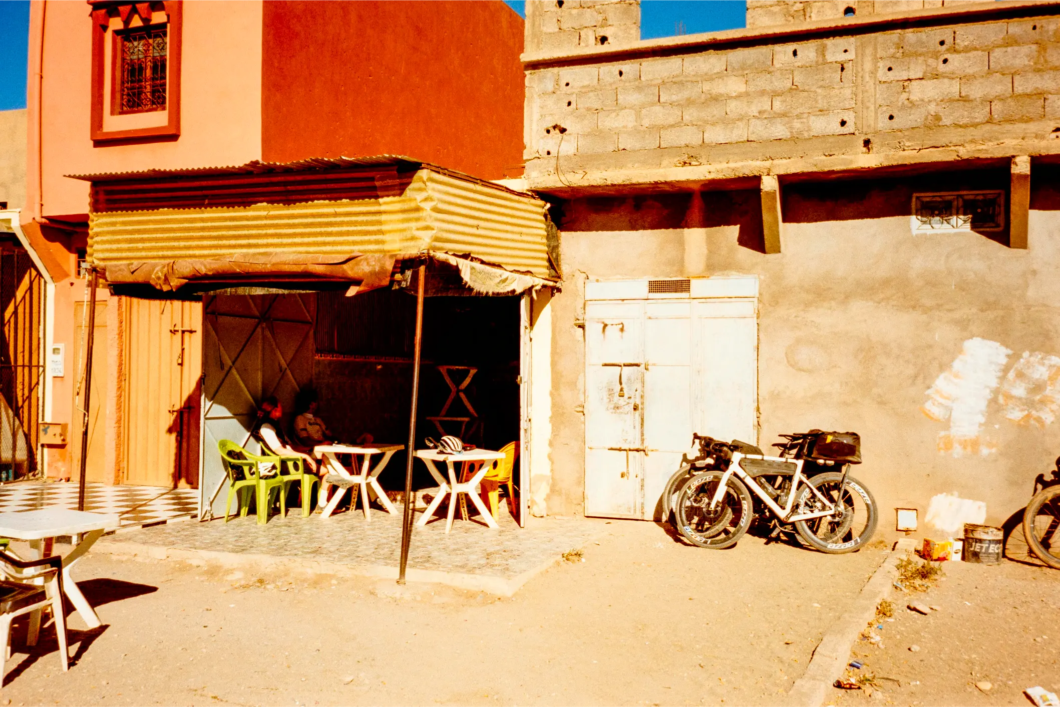 Small roadside stop with Omelette de Berber in the mountains