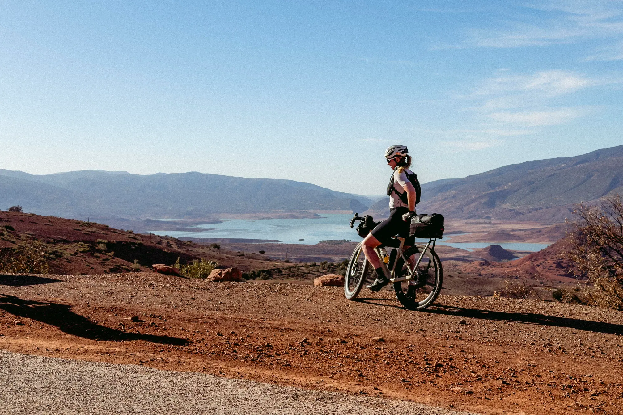 Katharina on day one in front of a reservoir near Beni Mellal