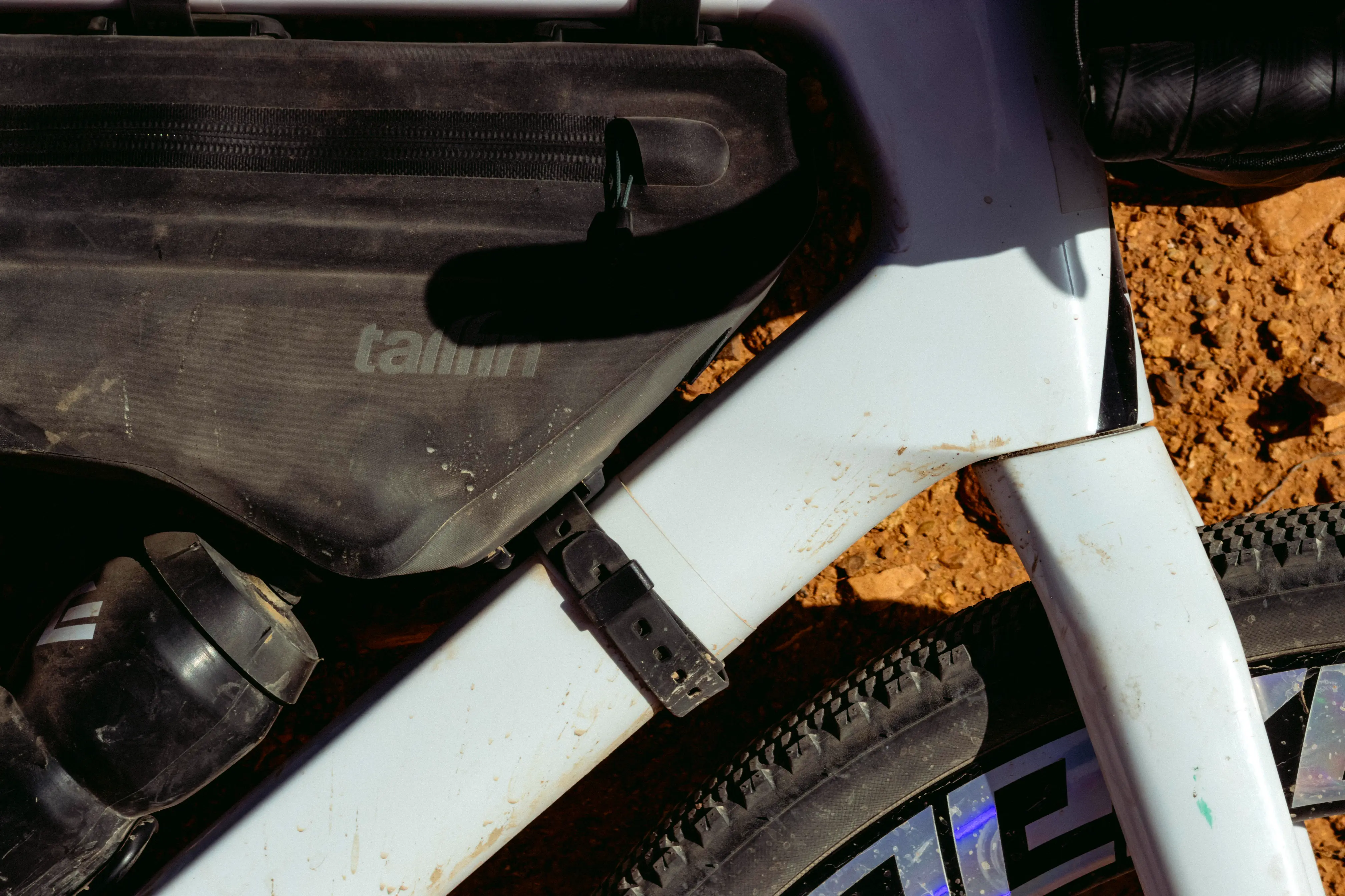 Tailfin frame bag on the Rose Backroad FF