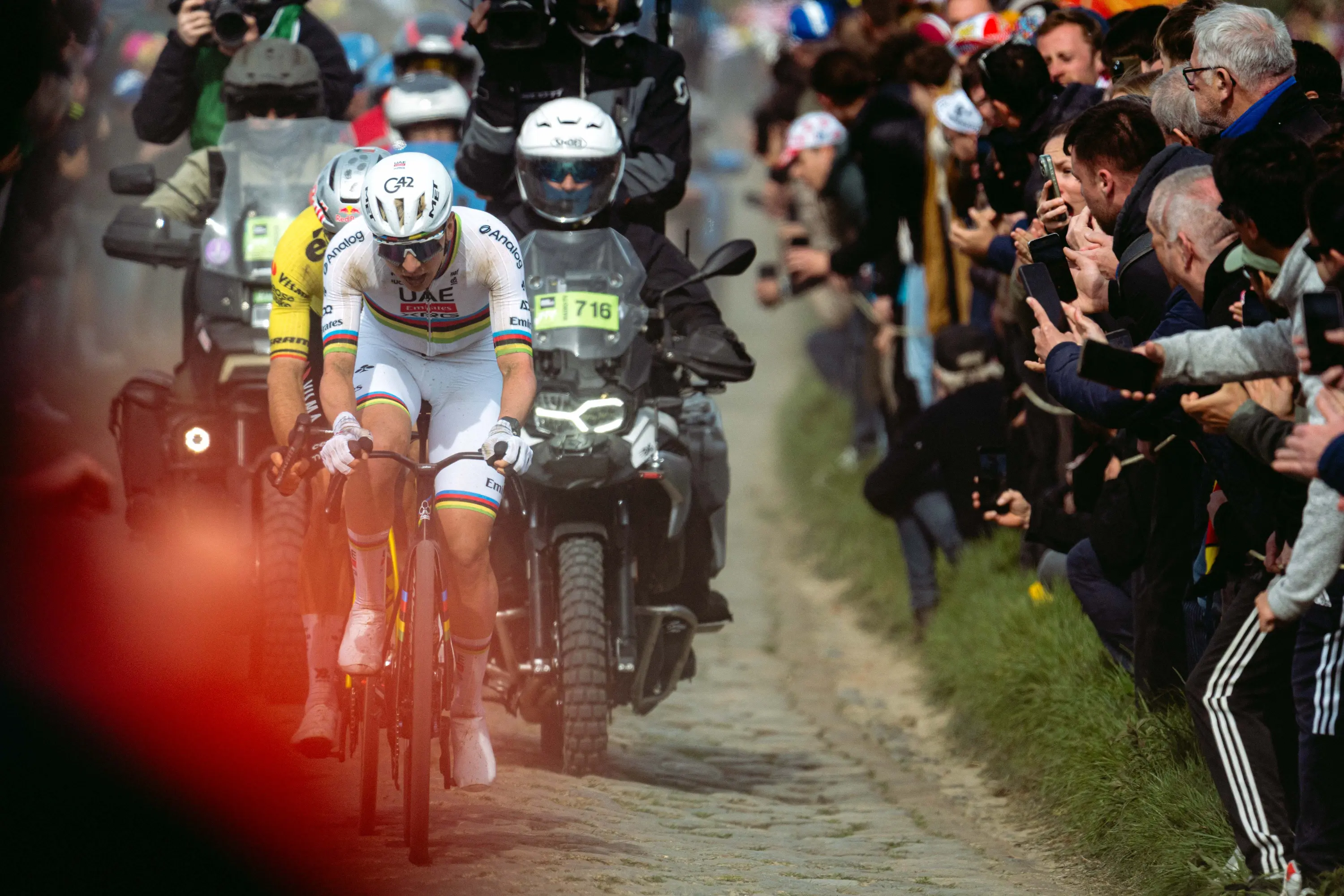 Tadej Pogacar und Wout van Aert auf dem Carrefour de l'Arbre