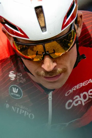 Szene vom Paris-Roubaix-Rennen 2026 am Carrefour de l'Arbre